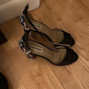 Steve Madden Womens size 8.5.  Floral design
